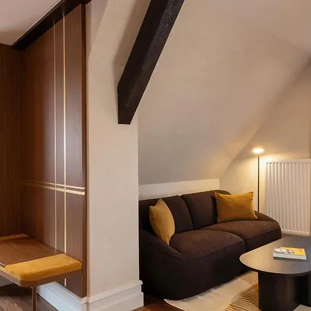 Le Colombier Otel 4*