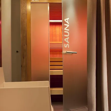 Le Colombier Otel 4*